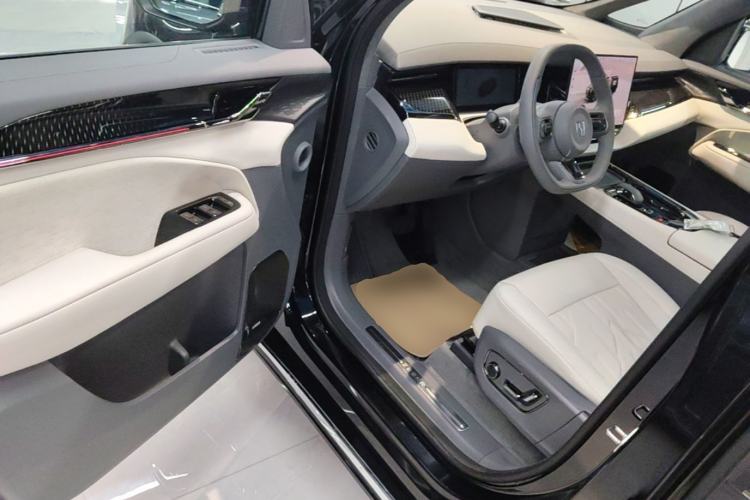 Used Zeekr 009 2024 7-Seater Aisle Version 108 kWh Driver Seat