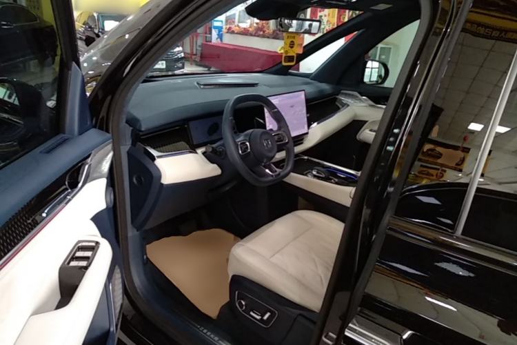 Used Zeekr 009 2024 7-Seater Aisle Version 108 kWh Driver Seat