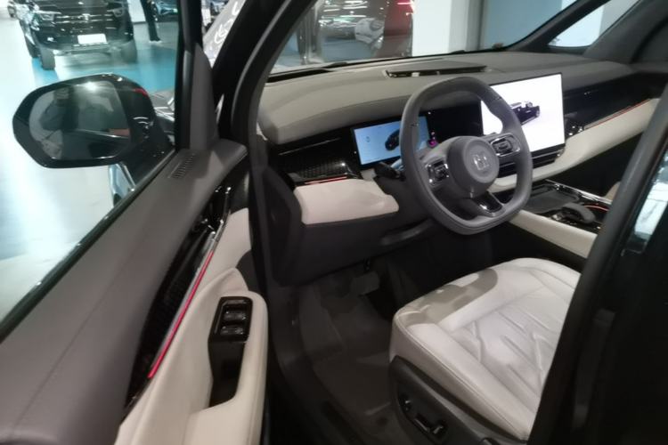 Used Zeekr 009 2024 7-Seater Walk-Through Version Four-Wheel Drive 108 kWh Driver Seat