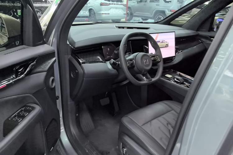 Used Zeekr 009 2024 7-Seater Walk-Through Version Four-Wheel Drive 108 kWh Driver Seat