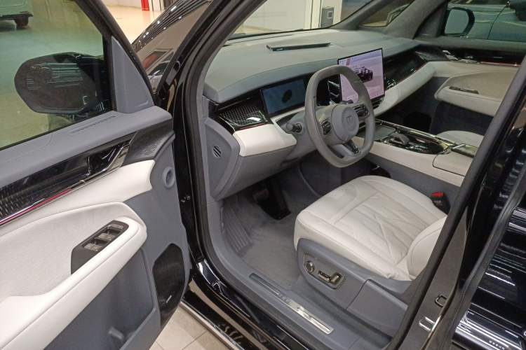 Used Zeekr 009 2024 7-Seater Walk-Through Version Four-Wheel Drive 108 kWh Driver Seat