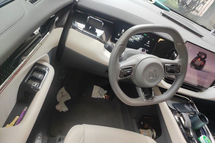 Used Zeekr 009 2024 Six-Seat Executive Version 4WD 108 kWh Driver Seat