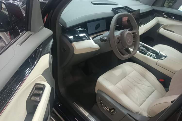 Used Zeekr 009 2024 7-Seater Walk-Through Version Four-Wheel Drive 108 kWh Driver Seat