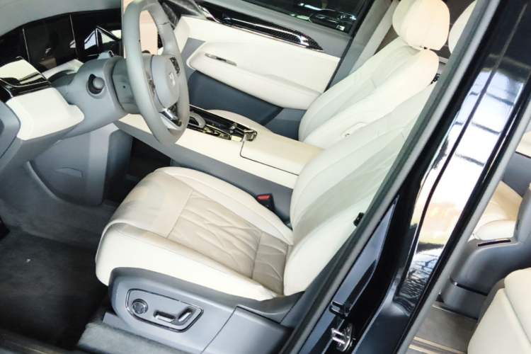 Used Zeekr 009 2024 7-Seater Walk-Through Version Four-Wheel Drive 108 kWh Driver Seat