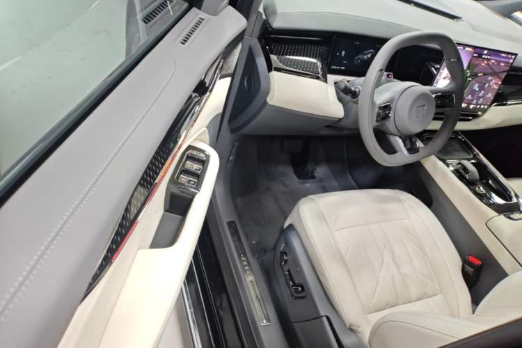 Used Zeekr 009 2024 7-Seater Aisle Version 108 kWh Driver Seat