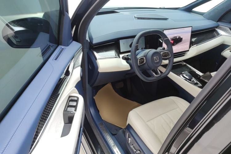 Used Zeekr 009 2024 Six-Seat Executive Version 4WD 108 kWh Driver Seat