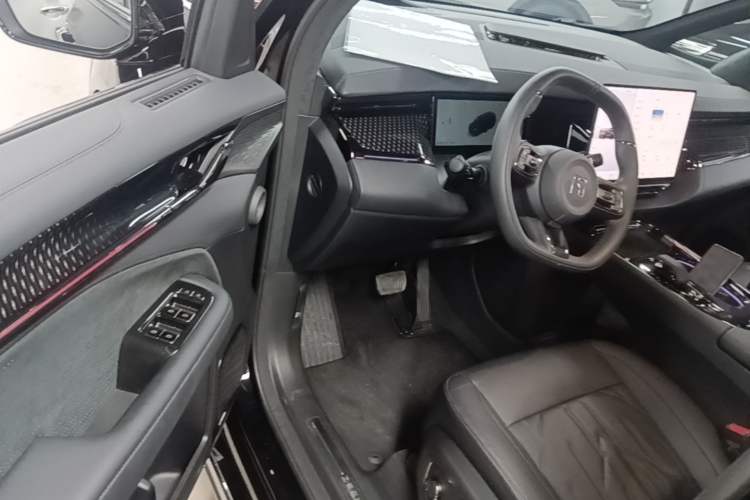Used Zeekr 009 2024 Six-Seat Executive Version 4WD 108 kWh Driver Seat