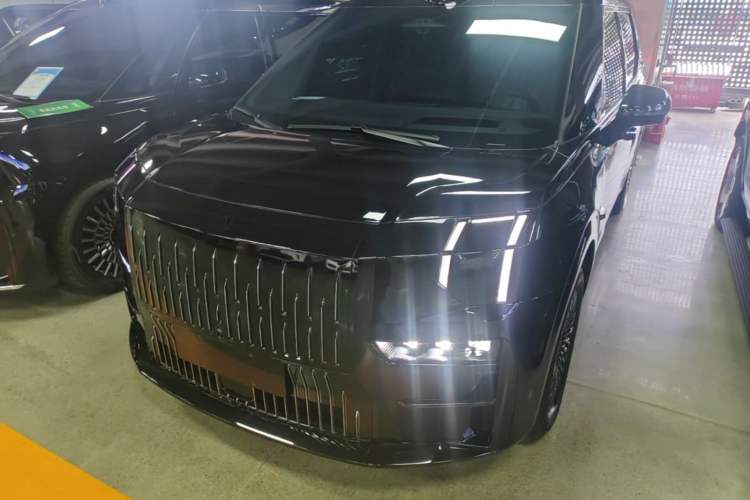 Zeekr 009 2024 Six-Seat Executive Version 4WD 108 kWh