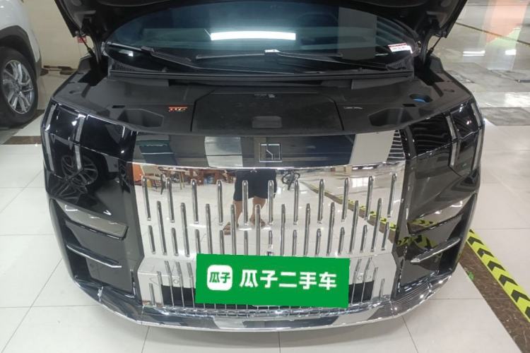 Used Zeekr 009 2024 7-Seater Walk-Through Version Four-Wheel Drive 108 kWh Engine Bay