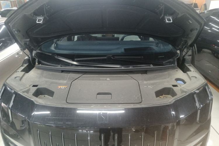 Used Zeekr 009 2024 7-Seater Walk-Through Version Four-Wheel Drive 108 kWh Engine Bay