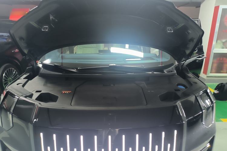 Used Zeekr 009 2024 Six-Seat Executive Version 4WD 108 kWh Engine Bay