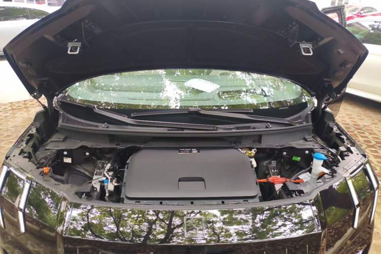 Used Zeekr 009 2024 Six-Seat Executive Version 4WD 108 kWh Engine Bay