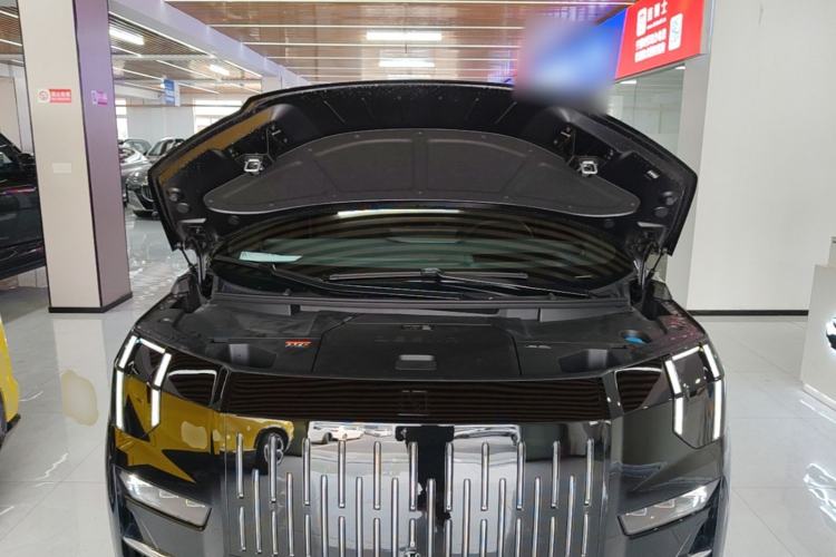 Used Zeekr 009 2024 7-Seater Walk-Through Version Four-Wheel Drive 108 kWh Engine Bay