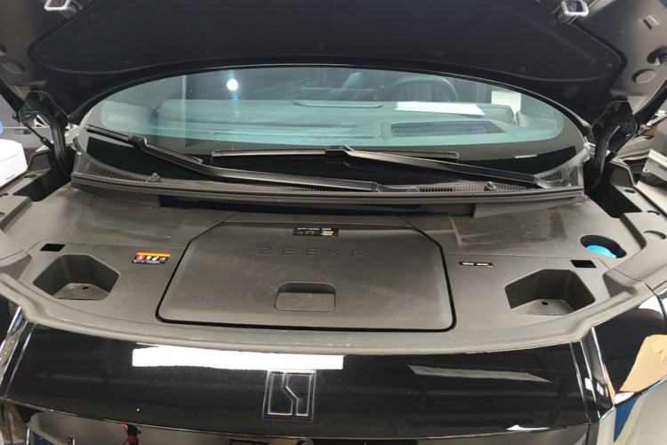 Used Zeekr 009 2024 7-Seater Walk-Through Version Four-Wheel Drive 108 kWh Engine Bay