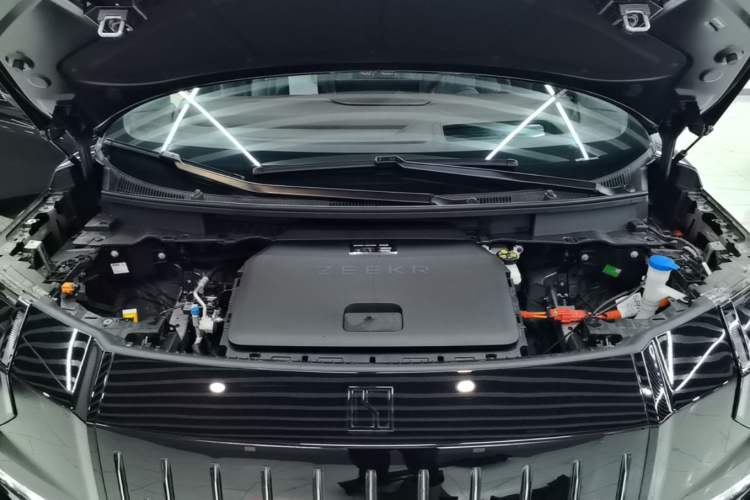 Used Zeekr 009 2024 Six-Seat Executive Version 4WD 108 kWh Engine Bay