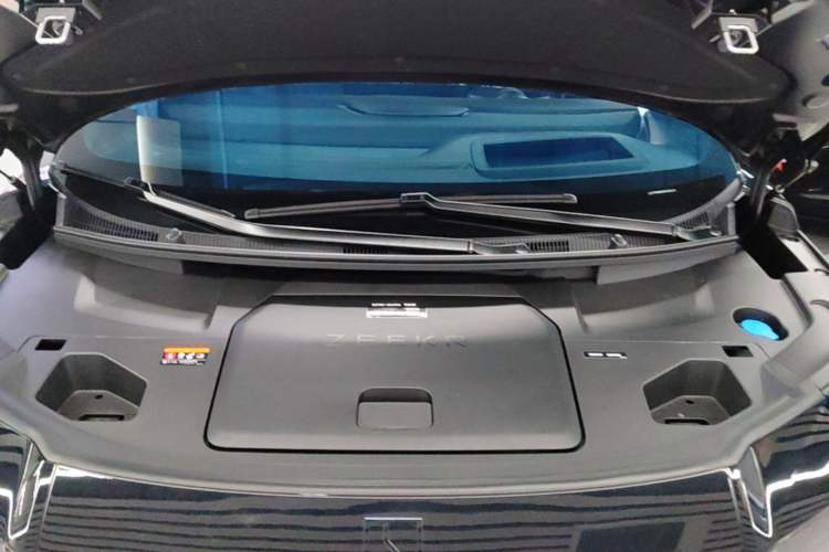 Used Zeekr 009 2024 7-Seater Aisle Version 108 kWh Engine Bay