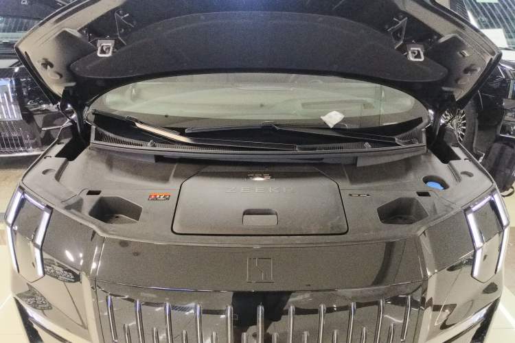 Used Zeekr 009 2024 7-Seater Aisle Version 108 kWh Engine Bay