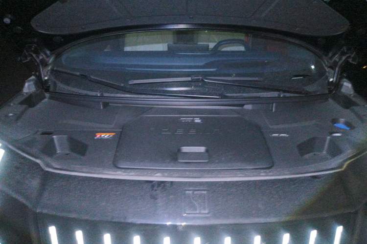 Used Zeekr 009 2024 Six-Seat Executive Version 4WD 108 kWh Engine Bay