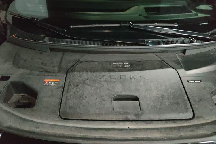 Used Zeekr 009 2024 Six-Seat Executive Version 4WD 108 kWh Engine Bay