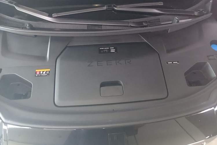 Used Zeekr 009 2024 Six-Seat Executive Version 4WD 108 kWh Engine Bay