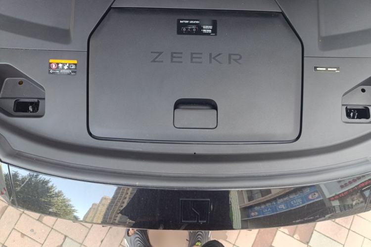Used Zeekr 009 2024 Six-Seat Executive Version 4WD 108 kWh Engine Bay