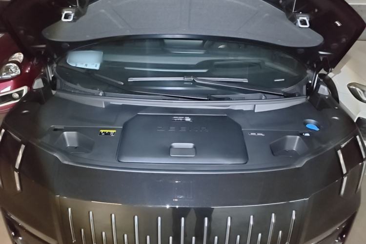 Used Zeekr 009 2024 7-Seater Aisle Version 108 kWh Engine Bay