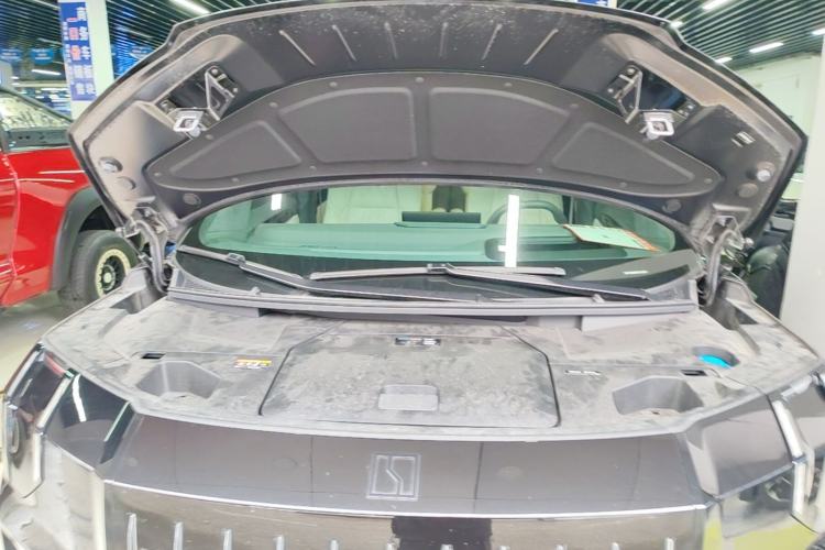 Used Zeekr 009 2024 Six-Seat Executive Version 4WD 108 kWh Engine Bay