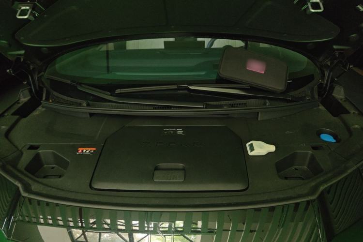 Used Zeekr 009 2024 7-Seater Walk-Through Version Four-Wheel Drive 108 kWh Engine Bay