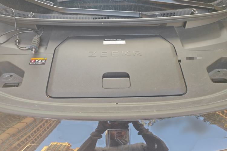 Used Zeekr 009 2024 Six-Seat Executive Version 4WD 108 kWh Engine Bay
