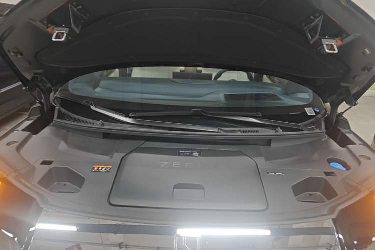 Used Zeekr 009 2024 7-Seater Aisle Version 108 kWh Engine Bay