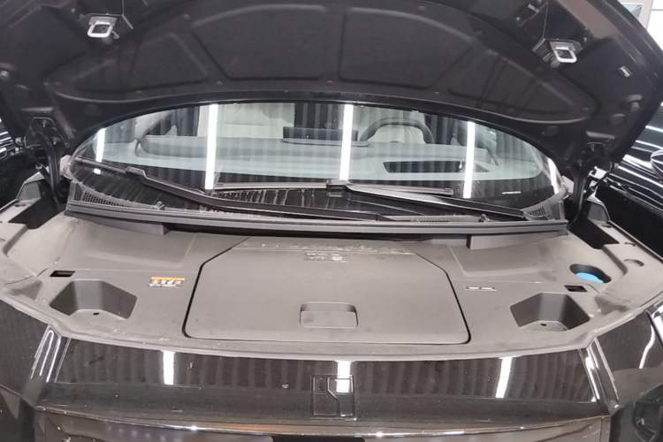 Used Zeekr 009 2024 7-Seater Aisle Version 108 kWh Engine Bay