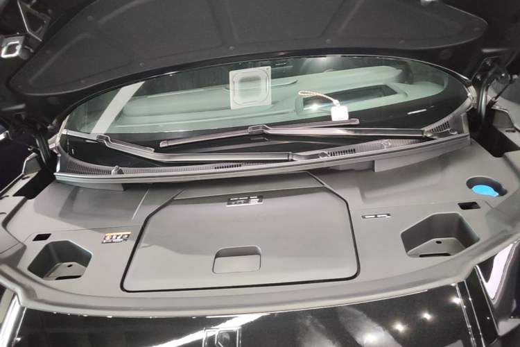 Used Zeekr 009 2024 Six-Seat Executive Version 4WD 108 kWh Engine Bay