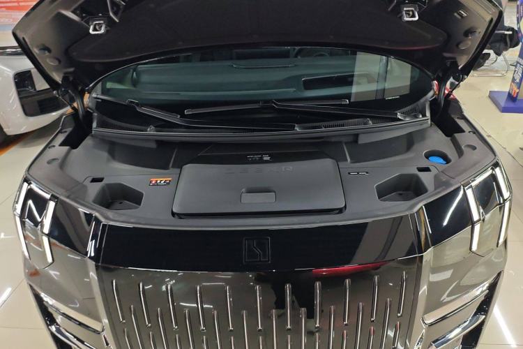 Used Zeekr 009 2024 7-Seater Aisle Version 108 kWh Engine Bay