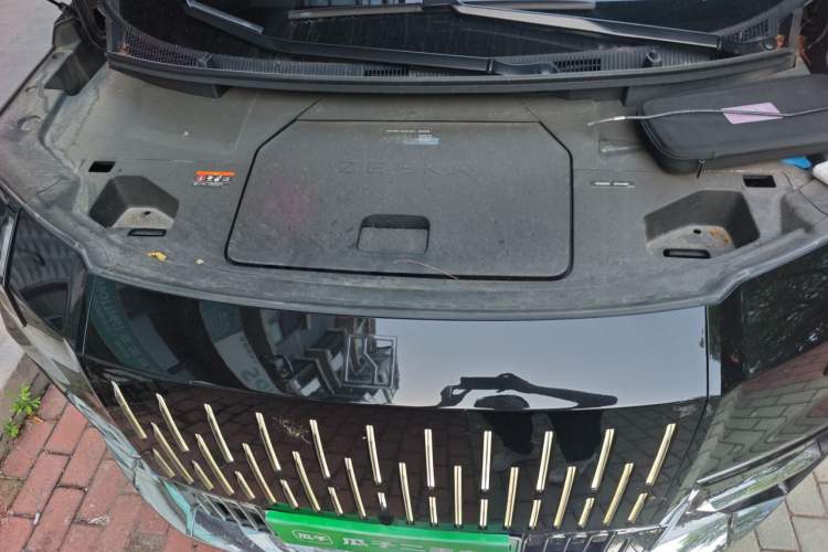 Used Zeekr 009 2024 7-Seater Aisle Version 108 kWh Engine Bay