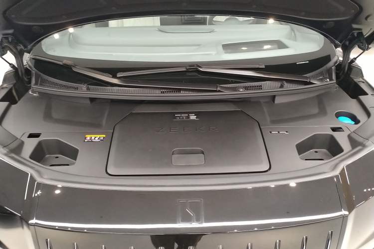 Used Zeekr 009 2024 Six-Seat Executive Version 4WD 108 kWh Engine Bay