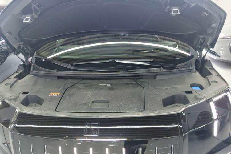 Used Zeekr 009 2024 Six-Seat Executive Version 4WD 108 kWh Engine Bay