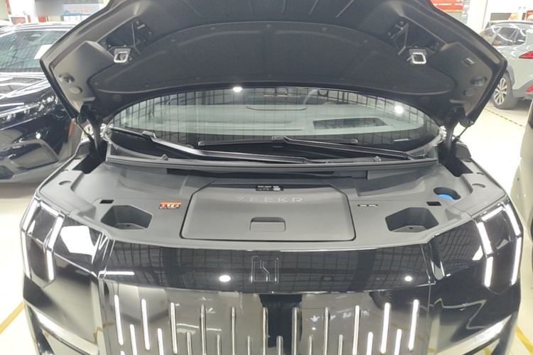 Used Zeekr 009 2024 Six-Seat Executive Version 4WD 108 kWh Engine Bay