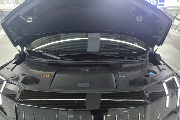Used Zeekr 009 2024 Six-Seat Executive Version 4WD 140 kWh Engine Bay