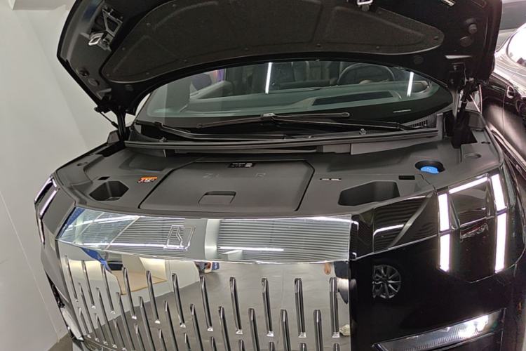 Used Zeekr 009 2024 Six-Seat Executive Version 4WD 108 kWh Engine Bay