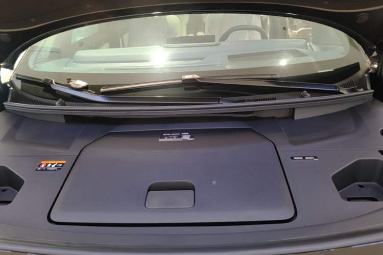Used Zeekr 009 2024 Six-Seat Executive Version 4WD 108 kWh Engine Bay