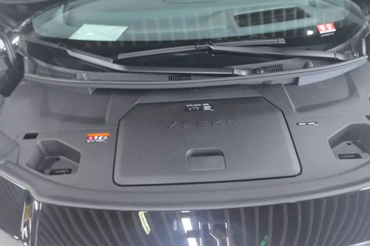 Used Zeekr 009 2024 Six-Seat Executive Version 4WD 140 kWh Engine Bay