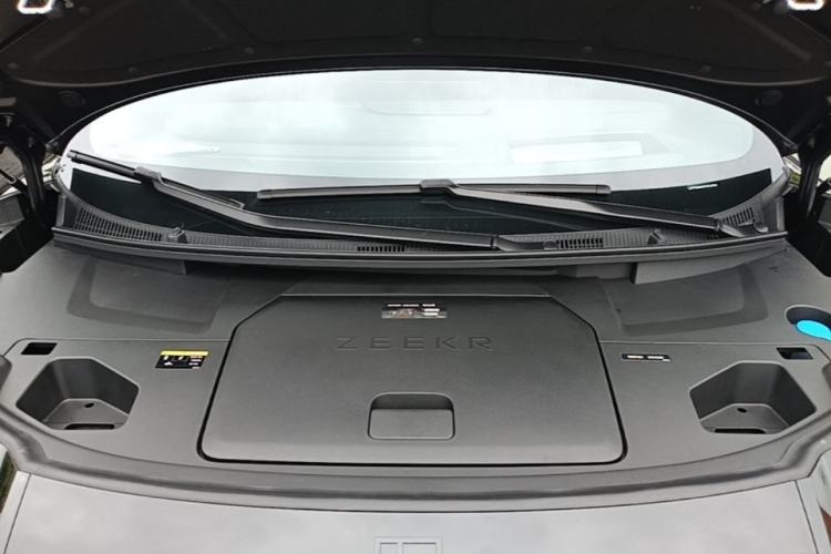 Used Zeekr 009 2024 7-Seater Aisle Version 108 kWh Engine Bay