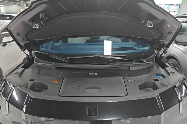 Used Zeekr 009 2024 7-Seater Walk-Through Version Four-Wheel Drive 108 kWh Engine Bay