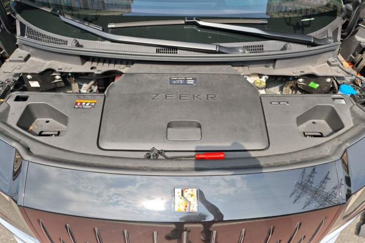 Used Zeekr 009 2024 7-Seater Aisle Version 108 kWh Engine Bay