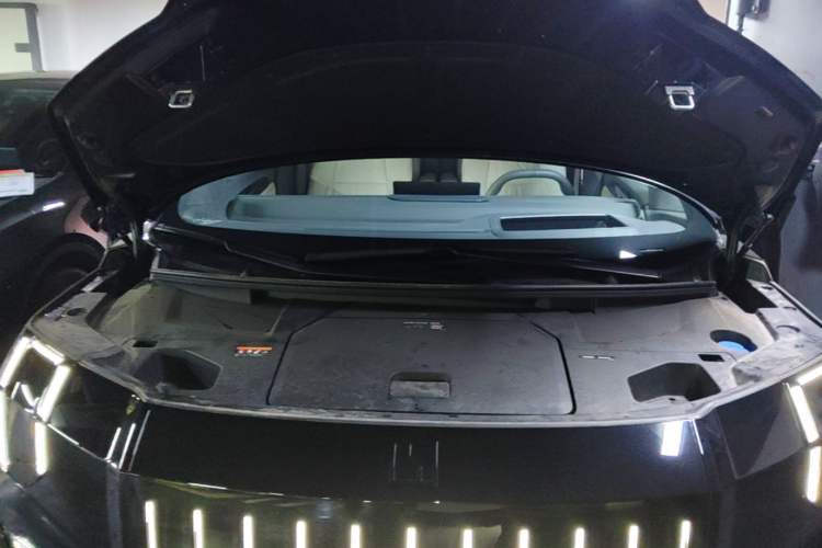 Used Zeekr 009 2024 Six-Seat Executive Version 4WD 108 kWh Engine Bay