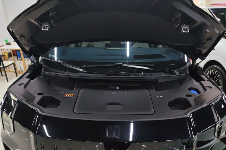 Used Zeekr 009 2024 Six-Seat Executive Version 4WD 108 kWh Engine Bay