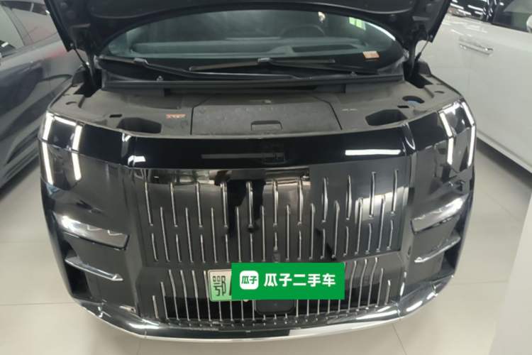 Used Zeekr 009 2024 7-Seater Walk-Through Version Four-Wheel Drive 108 kWh Engine Bay
