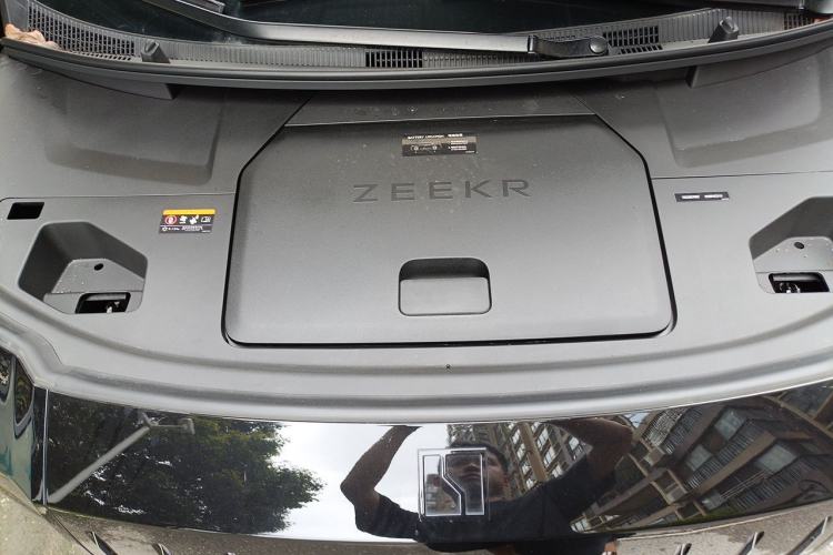 Used Zeekr 009 2024 7-Seater Walk-Through Version Four-Wheel Drive 108 kWh Engine Bay