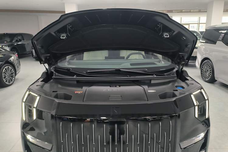 Used Zeekr 009 2024 Six-Seat Executive Version 4WD 108 kWh Engine Bay
