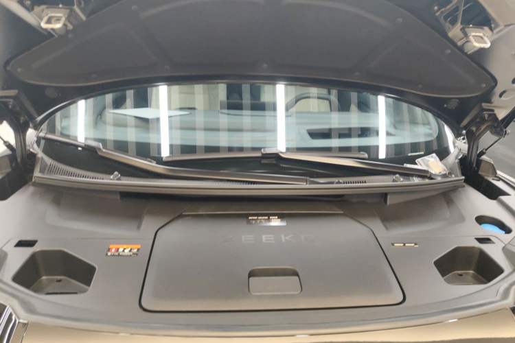 Used Zeekr 009 2024 Six-Seat Executive Version 4WD 108 kWh Engine Bay